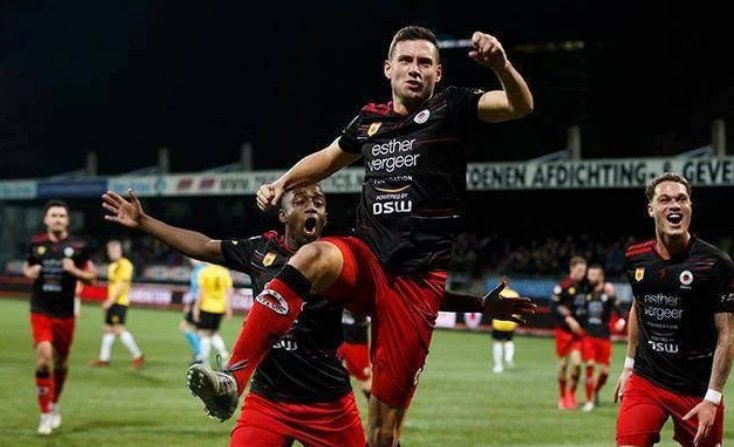 篮球场上的 篮球场上的